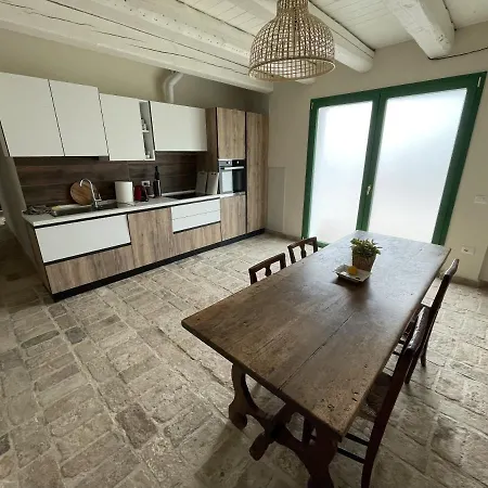 All'ombra Della Quercia * Fano